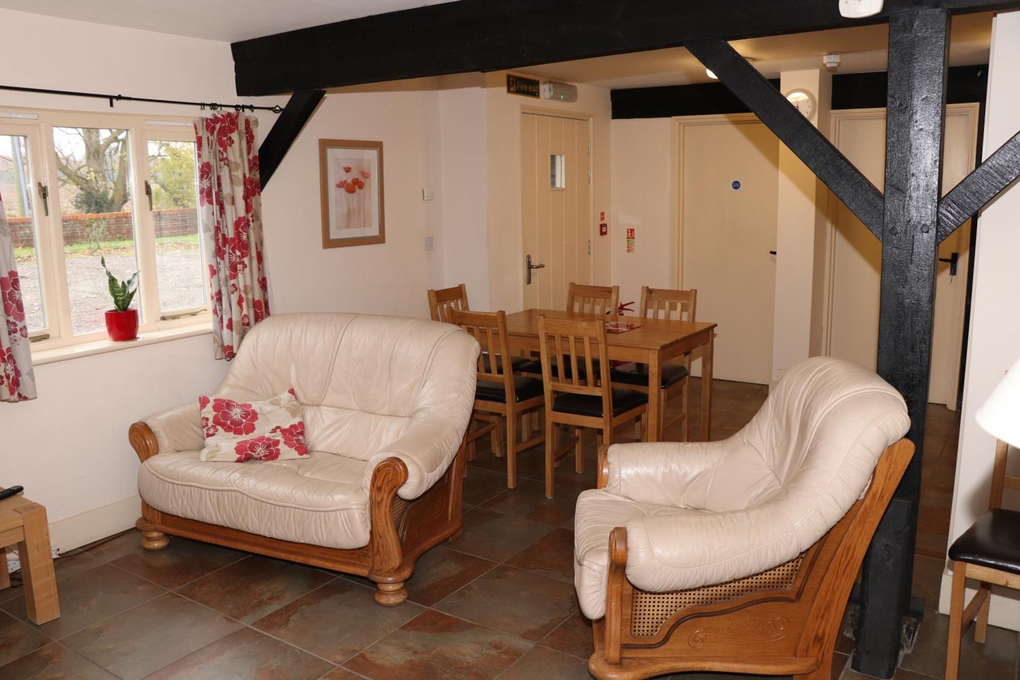 Palace Farm Courtyard And Granary Rooms Doddington  Экстерьер фото
